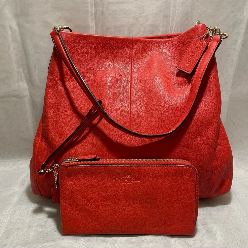 COACH Pebble Leather Double Zipper Wallet/Wristlet, EUC